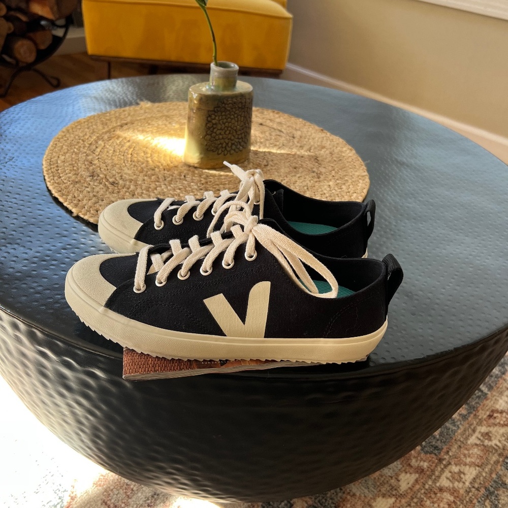 Womens Veja sneakers  size 9